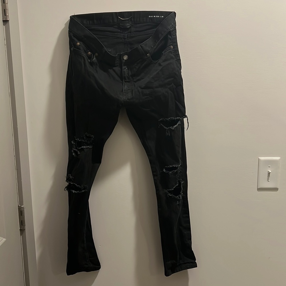 Saint Laurent Men’s D02 Black Distressed Denim